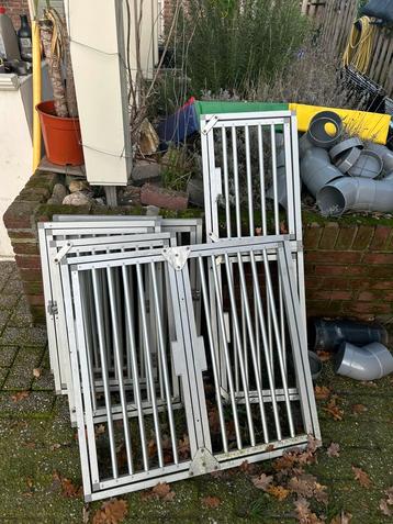 Aluminiuin Benchdeurtjes Hondenuitlaatservice beschikbaar voor biedingen