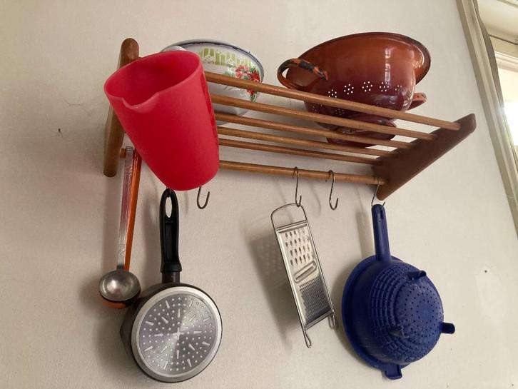 Twee vintage houten keukenrekjes pannenrekjes muurrekjes, Antiek en Kunst, Antiek | Keukenbenodigdheden, Ophalen of Verzenden
