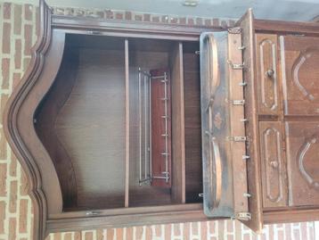 Oude, ouderwetse, antieke kapstok 2x beschikbaar voor biedingen