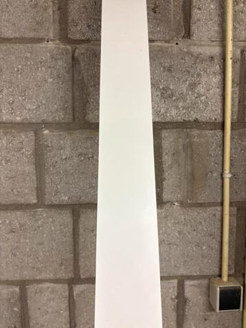 Plint 1,5 x 9 cm (lengte: 2,4 meter) beschikbaar voor biedingen