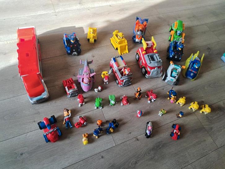 Leuke set speelgoed van paw patrol, Kinderen en Baby's, Speelgoed | Speelgoedvoertuigen, Ophalen