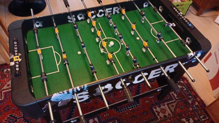 Stevig voetbaltafel (bak: 62br x 117l), Hobby en Vrije tijd, Overige Hobby en Vrije tijd, Gebruikt, Ophalen