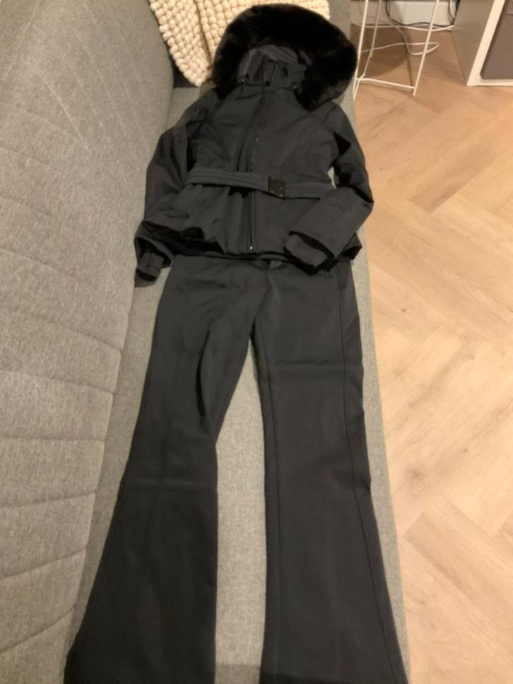 Dames skipak zwart maat m Oysho zgan, Kleding | Dames, Wintersportkleding, Zo goed als nieuw, Pak, Maat 38/40 (M), Ophalen of Verzenden