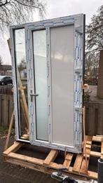 Kunststof voordeur met zijlicht. Nieuw 1435 b x 2400 h, Ophalen, Kunststof, Nieuw, Buitendeur