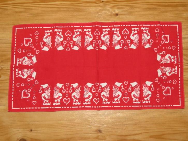 Vintage Zweeds kerstkleedje rood mt jultomtar kerstkabouters, Diversen, Kerst, Zo goed als nieuw, Ophalen of Verzenden