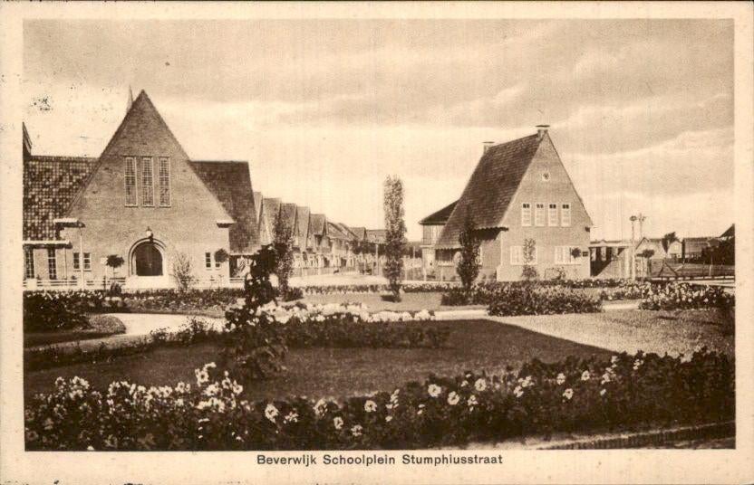 Beverwijk - Schoolplein Stumphiusstraat, Ophalen of Verzenden, 1920 tot 1940, Gelopen, Noord-Holland
