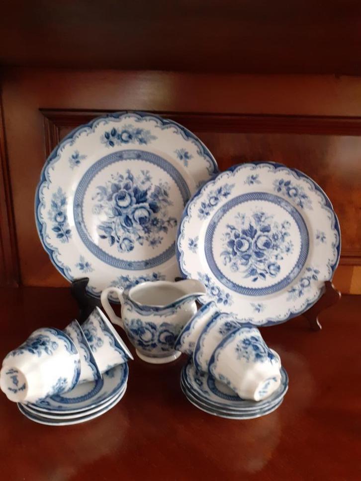Blue Rose serviesdelen gebaksstel borden kom *eureka*, Antiek en Kunst, Antiek | Servies los, Ophalen of Verzenden