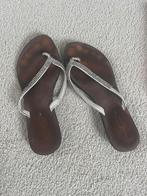 Bruine slippers met strass - Gedragen, Ophalen of Verzenden, Gedragen, Bruin, Slippers