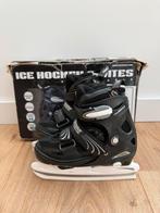Te koop: Zwarte verstelbare Nijdam schaatsen, maat 30-33., Sport en Fitness, Schaatsen, Ophalen of Verzenden, Zo goed als nieuw