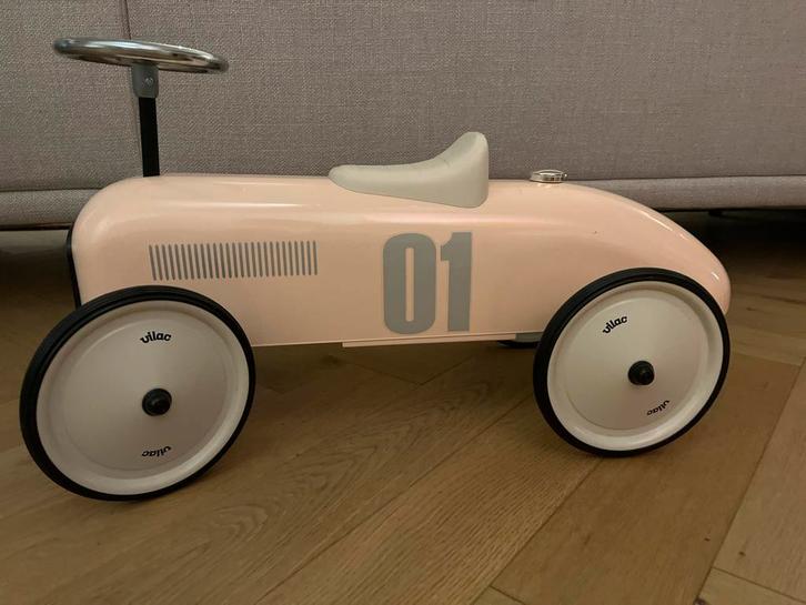 Vilac loopauto - Roze raceauto voor de kleintjes!, Kinderen en Baby's, Speelgoed | Buiten | Voertuigen en Loopfietsen, Zo goed als nieuw