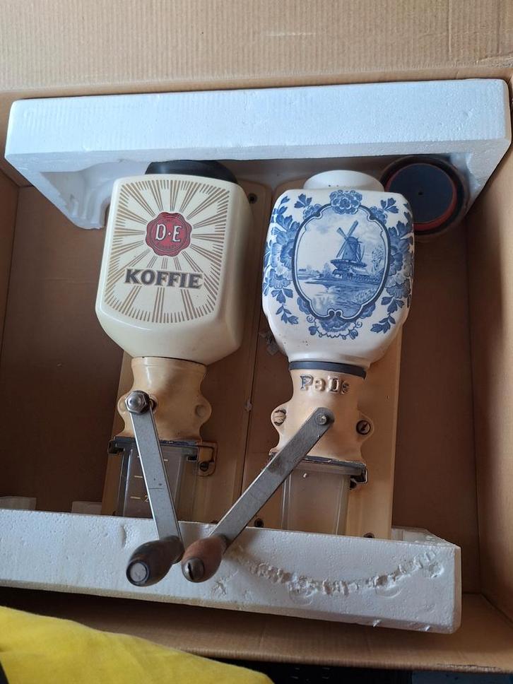 Vintage Koffiemolens - Douwe Egberts & Delft Blauw, Antiek en Kunst, Antiek | Woonaccessoires, Ophalen