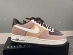 Nike Air Force 1 ’07 LV8 EMB – Maat 41 (US 8 / UK 7), Bruin, Nike, Ophalen of Verzenden, Sneakers of Gympen