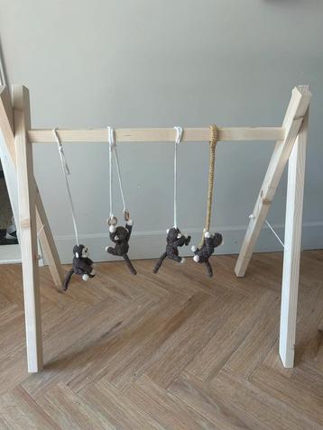 Babygym met aapjes beschikbaar voor biedingen