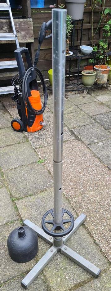 Auto bandenhouder beschikbaar voor biedingen