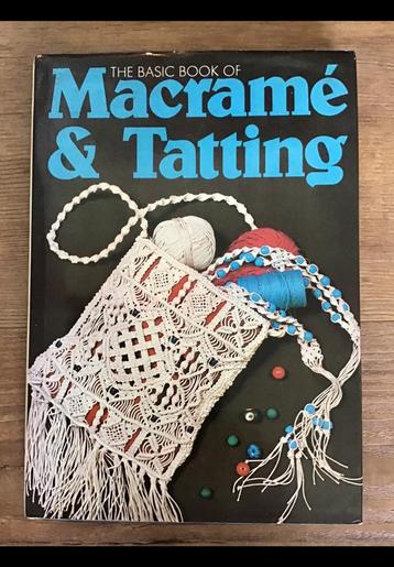 Boek met uitleg over macramé en tatting ( dat is frivolité ) beschikbaar voor biedingen