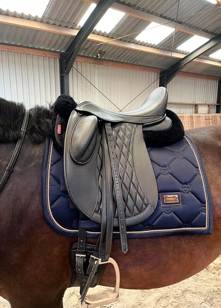 Dressuurzadel van Edix, Dieren en Toebehoren, Paarden en Pony's | Zadels, Zo goed als nieuw, Dressuur, Ophalen of Verzenden