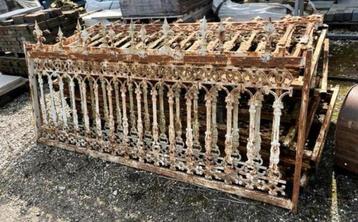 antiek sierhekwerk beschikbaar voor biedingen