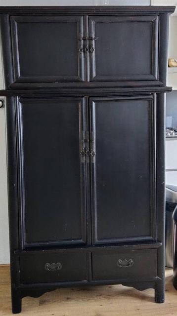 Houten Kast beschikbaar voor biedingen