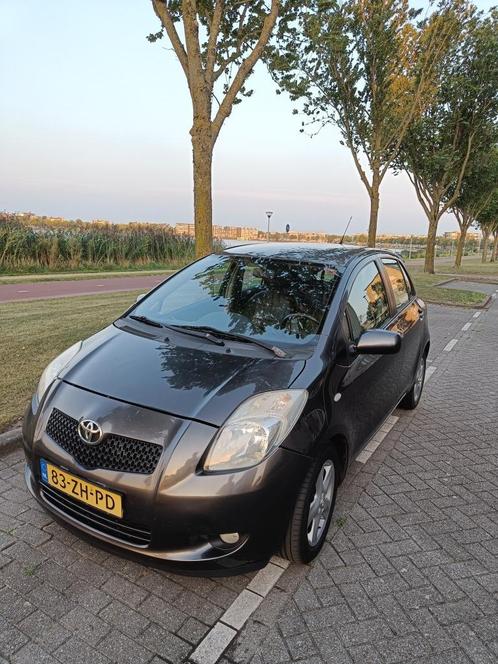 Toyota Yaris 1.3 VVTi Sol Schadeauto, Auto diversen, Schadeauto's, Toyota, Handgeschakeld, Benzine, MPV, Zilver of Grijs, Ophalen
