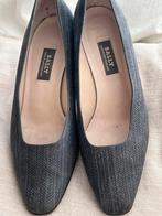 Bally Pumps lichtgrijs leder maat 7 = 40, Kleding | Dames, Schoenen, Ophalen of Verzenden, Zo goed als nieuw, Grijs