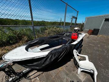 Klus Boot Met Trailer En Moter  beschikbaar voor biedingen