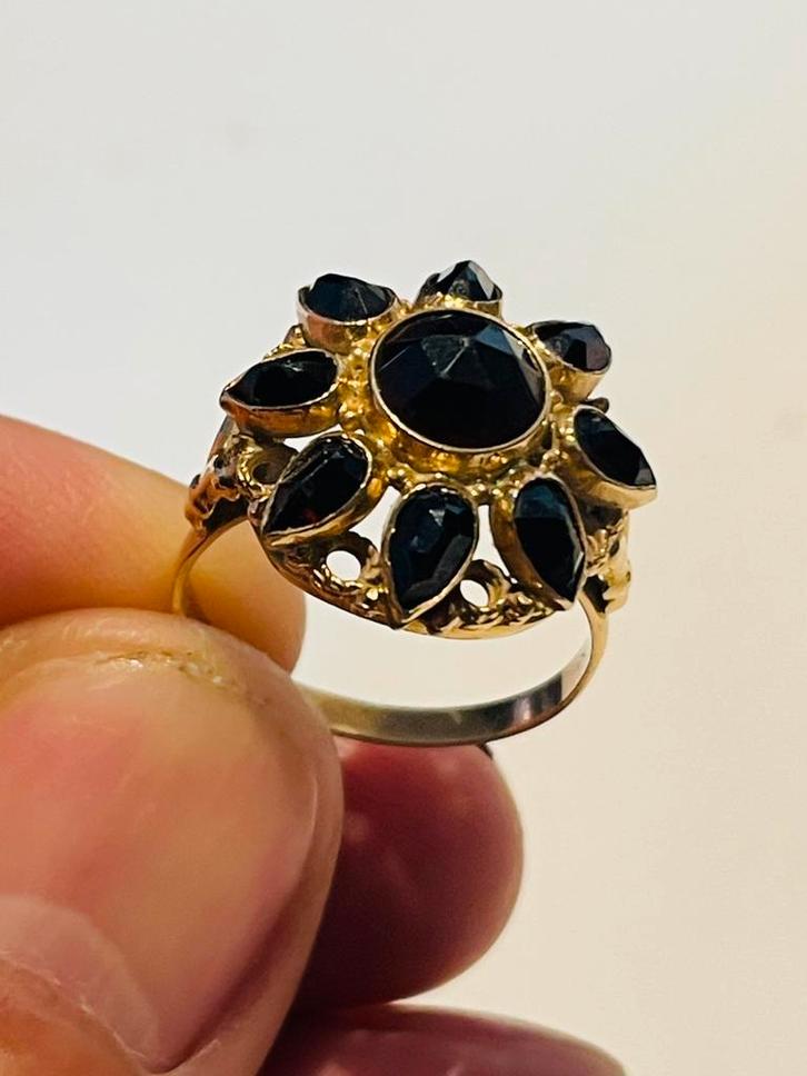 Prachtige gouden entourage ring met granaten, Sieraden, Tassen en Uiterlijk, Ringen, Zo goed als nieuw, Dame, 17 tot 18, Goud