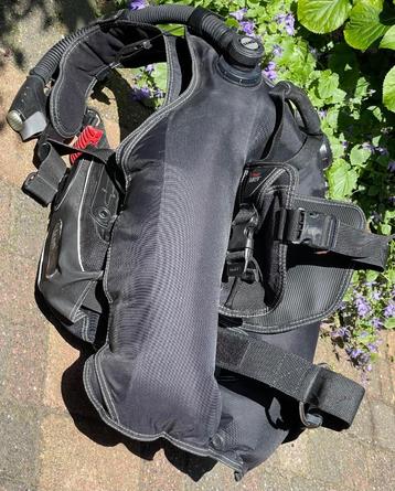 Trimvest, Mares Icon beschikbaar voor biedingen