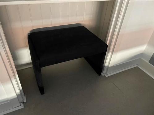 Hocker, zwarte stof., Huis en Inrichting, Krukjes, Gebruikt, Hout, Ophalen