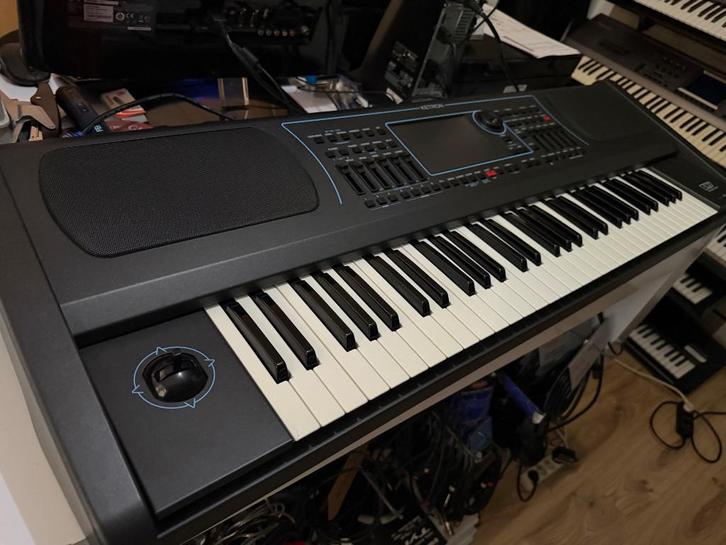 ketron sd7, Muziek en Instrumenten, Keyboards, Zo goed als nieuw, Overige aantallen, Overige merken, Aanslaggevoelig, Midi-aansluiting