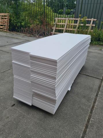 Piepschuim platen 194x33x2 cm 84 stuks (53m2) beschikbaar voor biedingen