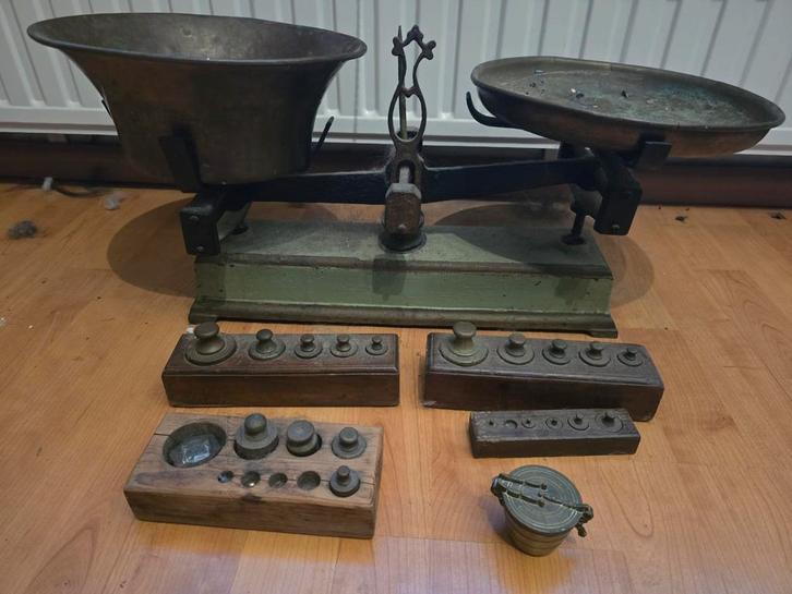 Antieke weegschaal met gewichten, Antiek en Kunst, Antiek | Gereedschap en Instrumenten, Ophalen of Verzenden