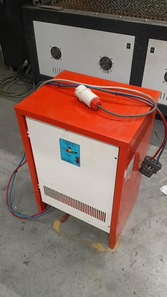 Acculader 24V 80A voor Heftruck - ZGAN, Zakelijke goederen, Machines en Bouw | Industrie en Techniek, Ophalen of Verzenden