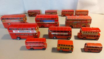 Verzameling diverse Autobussen - Londen, Greyhound, airport beschikbaar voor biedingen