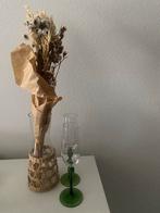 Vaas met kunstbloemen & Kerst/Nieuwjaar wijnglazen, Huis en Inrichting, Woonaccessoires | Vazen, Ophalen, Gebruikt, Overige kleuren