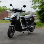 Niu MQI GT 45 km/h elektrische scooter zwart incl 2 helmen, Fietsen en Brommers, Scooters | Overige merken, Ophalen, Zo goed als nieuw