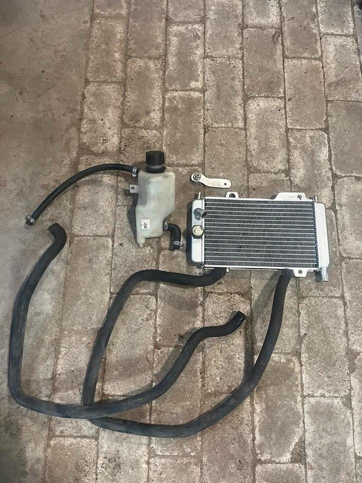 Runner 180 radiator sp tank, Fietsen en Brommers, Brommeronderdelen | Algemeen, Zo goed als nieuw, Tank, Ophalen