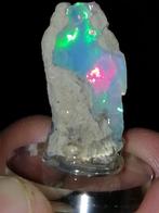 Opaal op sokkel, Verzamelen, Mineralen en Fossielen, Ophalen of Verzenden