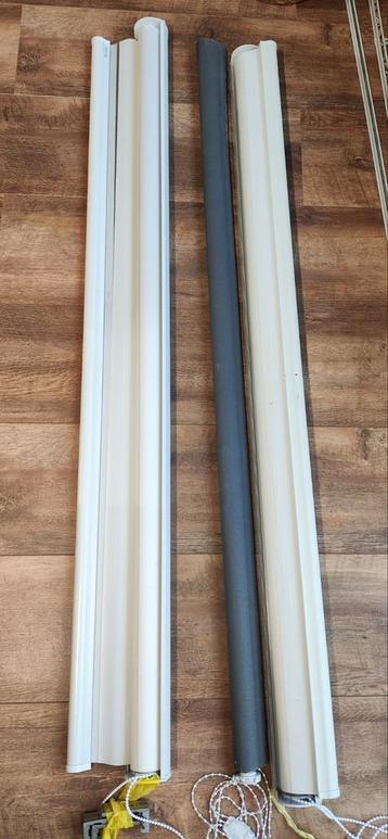 3 Rolgordijnen / 3 Roller Blinds – wit & grijs beschikbaar voor biedingen