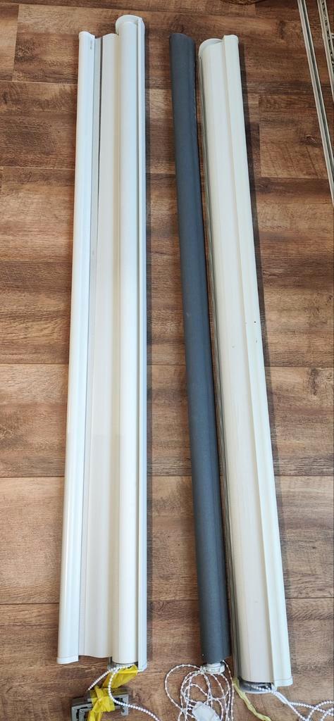 3 Rolgordijnen / 3 Roller Blinds – wit & grijs, Huis en Inrichting, Stoffering | Gordijnen en Lamellen, Gebruikt, Wit, Grijs, Ophalen