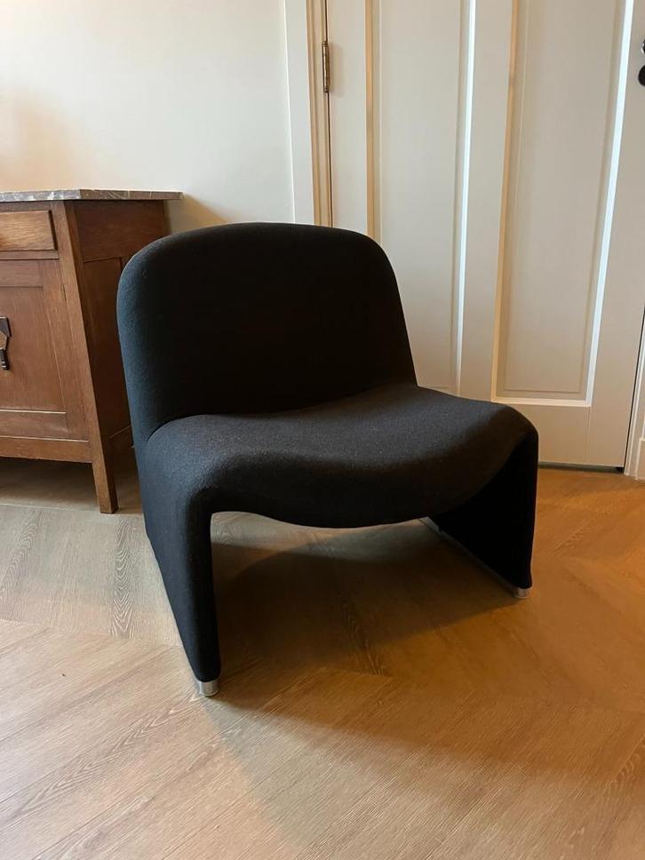 Zwarte Alky door Giancarlo Piretti voor Castelli / Artifort, Huis en Inrichting, Fauteuils, Minder dan 50 cm, 75 tot 100 cm, Ophalen