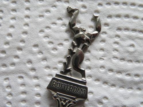 Lepeltje Beeld De Verwoeste Stad (Zadkine) Rotterdam, Verzamelen, Porselein, Kristal en Bestek, Gebruikt, Verzenden