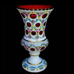 Antieke vaas in opaline overlay kristal, Antiek en Kunst, Ophalen