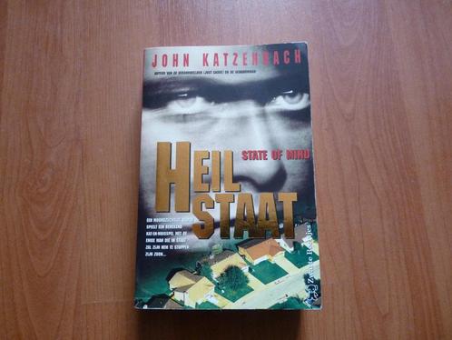 John Katzenbach - Heilstaat thriller boek, Boeken, Thrillers, Gelezen, Nederland, Ophalen of Verzenden