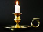 Een antiek messing blaker kandelaar met duimrust, Antiek en Kunst, Antiek | Kandelaars, Ophalen of Verzenden, Koper of Brons