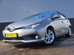 Toyota Auris 1.8 Hybrid Aspiration Navigatie, Trekhaak, Acht, Auto's, Origineel Nederlands, Te koop, 5 stoelen, Hatchback