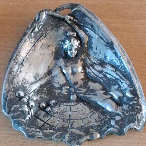 Godin? Object. Metaal legering. Oud. 13/13.5 cm. * Zie tekst, Antiek en Kunst, Curiosa en Brocante, Ophalen