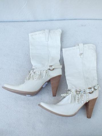 Toffe hoge cremekleurige leren laarzen. Mt 39. Merk tango it beschikbaar voor biedingen