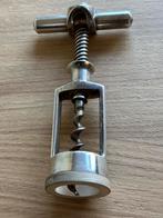 Verzilverde kurkentrekker en maatbekertje., Ophalen of Verzenden