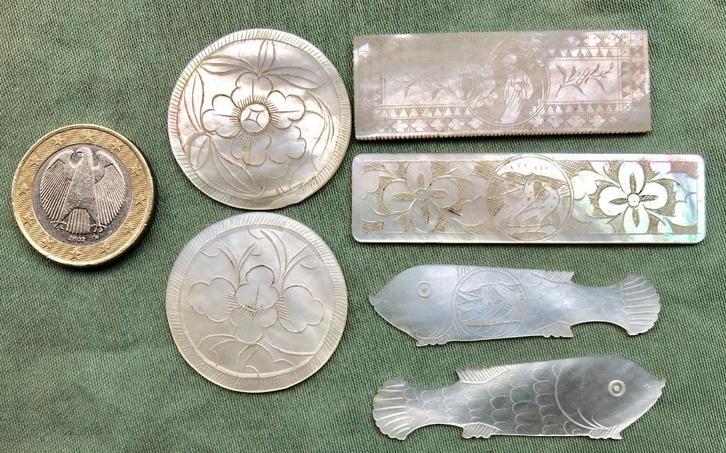 fiches van parelmoer vis etc - Gaming Chips, Antiek en Kunst, Curiosa en Brocante, Ophalen of Verzenden