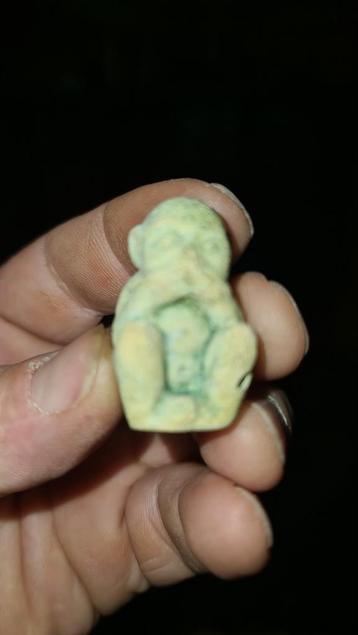 jade of jade kleur miniatuur  beschikbaar voor biedingen
